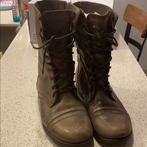 Combat boot